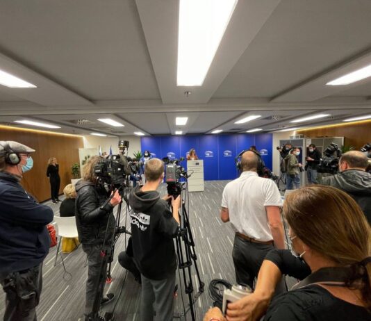 Šok za levo politično opcijo! Po besedah Romane Tomc obisk DRFMG ni pokazal na sistemske kršitve Vlade RS, kar je potrdila tudi Sophie in ‘t Veld!