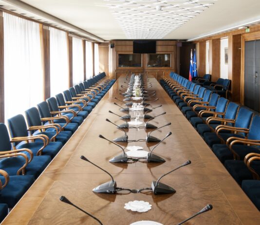 Bo Alenka Bratušek poslancem danes odgovorila, zakaj je bilo podrejencem odvzetega za okoli 1 milijardo zasebnega kapitala?