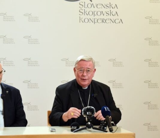 Kardinal Hollerich po srečanju z Janezom Janšo: “»Imel sem vtis resničnega dialoga. S srečanjem sem zelo zadovoljen.”
