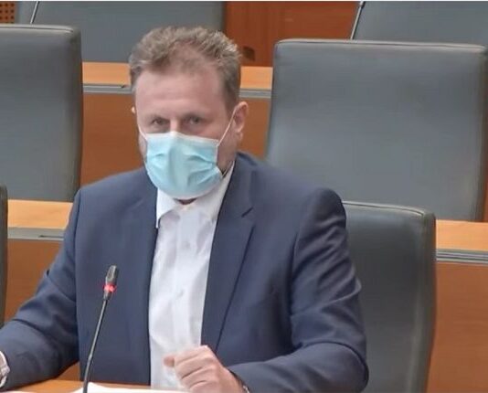 (Video) Robert Polnar na seji odbora za finance Marku Bandelliju: “Oprostite kolega Bandelli, tega vam pa pri najboljši volji ne verjamem. Ker vam prekiniti rdečo nit je pa nekaj popolnoma nemogočega!”