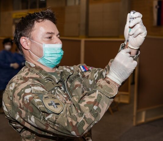 Nedopustno! Blaž Zgaga po medicinskih sestrah sedaj še Slovensko vojsko označil za janšistično.