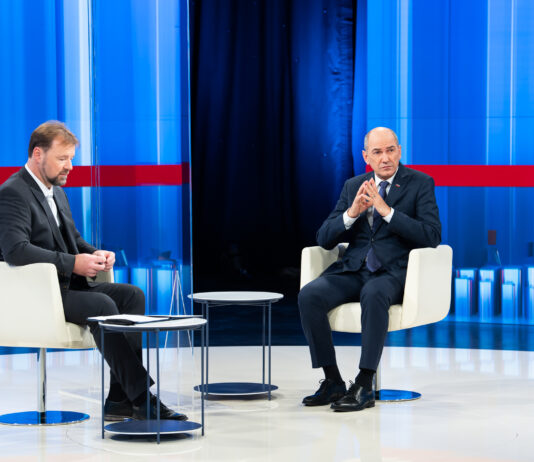 Predsednik vlade Janez Janša za TV SLO 1: Pred nami so težki tedni
