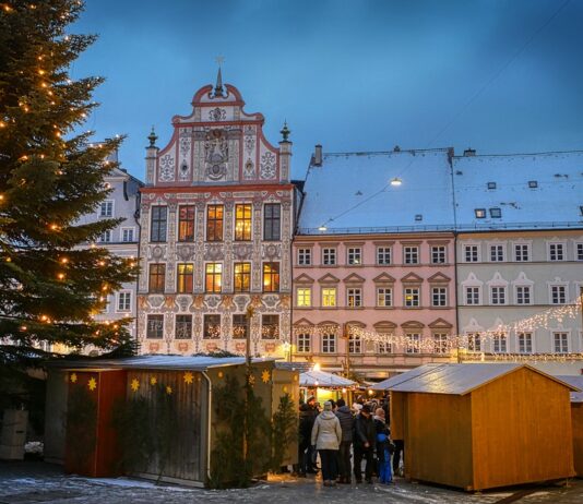 Po Ljubljani, se sedaj tudi v Mariboru “požvižgajo” na vladne odloke in odpirajo stojnice s kuhanim vinom