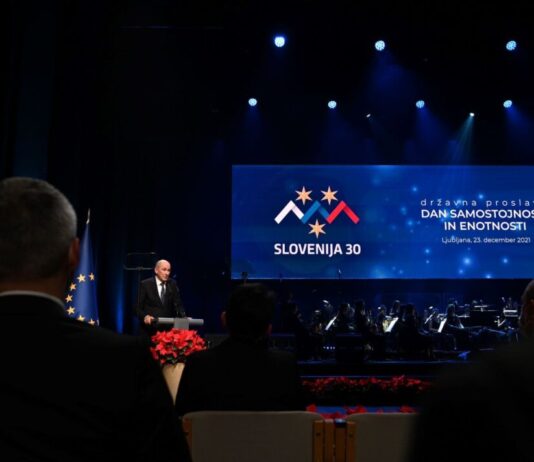 (VIDEO) Premier Janša na proslavi ob dnevu samostojnosti in enotnosti: “Slovenija potrebuje slehernika. Brez izključevanj. Potrebuje velikane. Ne zgolj izjemne, ampak res velike ljudi.”
