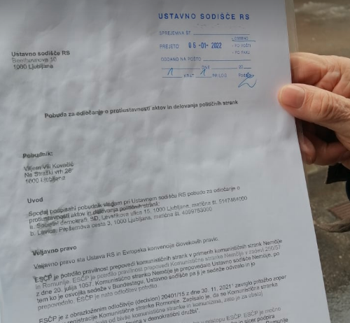 Vili Kovačič in Luka Perš s podporniki na Ustavno sodišče podala pobudo za ugotovitev protiustavnosti komunističnih strank v Sloveniji
