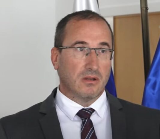 Se Drago Šketa zaveda, da lahko njegovo potovanje v Rusijo povzroči mednarodni škandal in škoduje ugledu Slovenije?