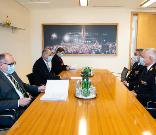 Predsednik vlade Janez Janša se je srečal s predstavniki Gasilske zveze Slovenije