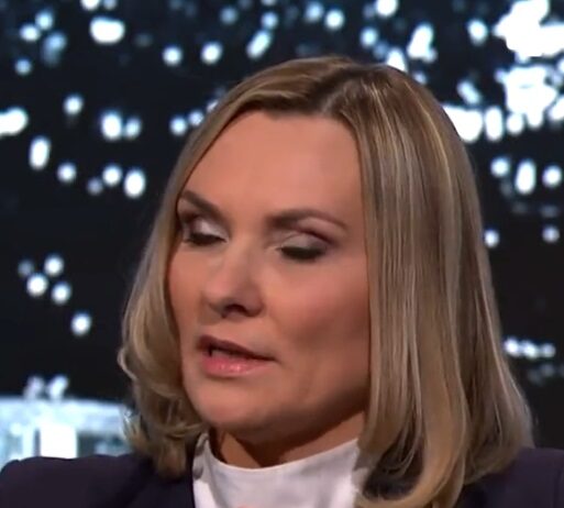 (Video) Državna sekretarka Polona Rifelj v skrajno levi oddaji, popolnoma “sezula” Milana Cvikla