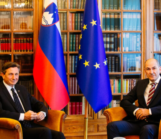 Predsednik vlade Janez Janša s predsednikom republike Borutom Pahorjem o varnostnih razmerah v Ukrajini