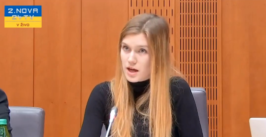 (Video) Poslanka Gibanja Svoboda odkrito spregovorila kako so kot zakonodajna veja oblasti dolžni poteptati voljo ljudstva