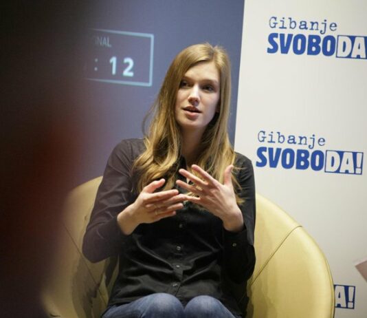 Ali v Svobodi tudi pri poslanki Luciji Tacer napačno klasificirajo njeno izobrazbo?