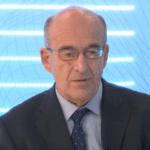 Marko Štrovs: “In najbolj noro pri vsem tem je, da se večina praska po ritih v pisarnah, medtem ko ni tistih, ki bi menjali rjuhe, plenice, hranili, kopali, tiste, ki jih potrebujejo.”