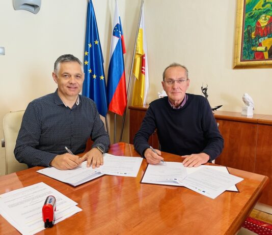 Občina Slovenske Konjice: Podpis pogodbe za projekt, ki bo povezal skupnost in okrepil aktivno življenje
