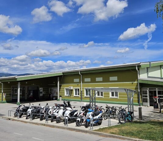 Občina Slovenske Konjice vlaga v prihodnost športa: Zamenjava poda v Športni dvorani