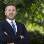Aleksander Reberšek: “Nataša Sukič podpišite se pod eno plačilno listo! Midva se ne moreva primerjati, saj ste samo vi popolni, ki v življenju niste dobro delali!”