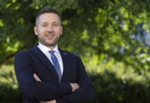 Aleksander Reberšek: “Nataša Sukič podpišite se pod eno plačilno listo! Midva se ne moreva primerjati, saj ste samo vi popolni, ki v življenju niste dobro delali!”