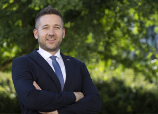 Aleksander Reberšek: “Nataša Sukič podpišite se pod eno plačilno listo! Midva se ne moreva primerjati, saj ste samo vi popolni, ki v življenju niste dobro delali!”