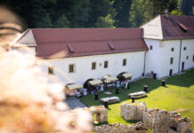 Občina Slovenske Konjice: Kartuzija in vino tudi letos navdušila z vrhunskimi vini in edinstvenim ambientom Žičke kartuzije