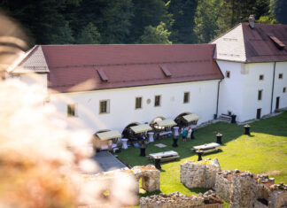 Občina Slovenske Konjice: Kartuzija in vino tudi letos navdušila z vrhunskimi vini in edinstvenim ambientom Žičke kartuzije