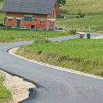 Občina Rogatec: Obnova in preplastitev lokalne ceste v naselju Tlake in asfaltiranje lokalne ceste v stanovanjskem območju S5
