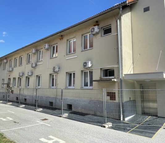 Občina Slovenske Konjice: Začela se je sanacija fasade stavbe Upravne enote Slovenske Konjice