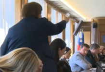 Maske so padle! Poslovnik Nataše Sukič letel proti glavam poslancev!